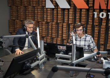 16.09.2021. Radio Kielce. Punkty Widzenia. Na zdjęciu (od lewej): Krzysztof Słoń - senator PiS, Michał Kita - Radio Kielce / Sebastian Kalwat / Radio Kielce