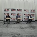 19.09.2021. Kielce. Studio Polityczne Radia Kielce. Na zdjęciu (od lewej): Artur Gierada - Platforma Obywatelska, Andrzej Pruś - przewodniczący Semiku Województwa Świętokrzyskiego, Łukasz Wilczyński - Konfederacja, Michał Godowski - Polskie Stronnictwo Ludowe i Andrzej Pejas - Nowa Lewica / Dionizy Krawczyński / Radio Kielce