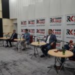 19.09.2021. Kielce. Studio Polityczne Radia Kielce. Na zdjęciu (od lewej): Andrzej Pruś - przewodniczący Semiku Województwa Świętokrzyskiego, Łukasz Wilczyński - Konfederacja, Michał Godowski - Polskie Stronnictwo Ludowe i Andrzej Pejas - Nowa Lewica / Dionizy Krawczyński / Radio Kielce