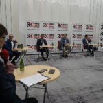 19.09.2021. Kielce. Studio Polityczne Radia Kielce. Na zdjęciu (od lewej): Michał Kita - Radio Kielce, Artur Gierada - Platforma Obywatelska, Andrzej Pruś - przewodniczący Semiku Województwa Świętokrzyskiego, Łukasz Wilczyński - Konfederacja, Michał Godowski - Polskie Stronnictwo Ludowe i Andrzej Pejas - Nowa Lewica / Dionizy Krawczyński / Radio Kielce