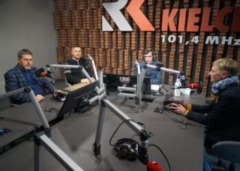 20.09.2021. Radio Kielce. Punkty Widzenia. Na zdjęciu (od lewej): Jarosław Karyś - przewodniczący Rady Miasta Kielce, Kamil Suchański -  przewodniczący klubu Bezpartyjni i Niezależni, Michał Kita - Radio Kielce, Agata Wojda - wiceprezydent Kielc / Sebastian Kalwat / Radio Kielce