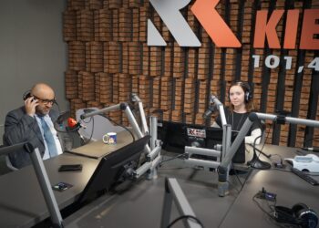 23.09.2021. Radio Kielce. Punkty Widzenia. Na zdjęciu (od lewej): Bartosz Stemplewski - dyrektor Wojewódzkiego Szpitala Zespolonego w Kielcach, Iwona Murawska - Radio Kielce / Sebastian Kalwat / Radio Kielce