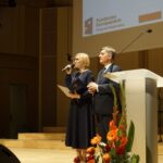 27.09.2021. Gala ekonomii społecznej. Na zdjęciu (od lewej): Renata Janik - wicemarszałek województwa świętokrzyskiego, Andrzej Pruś - przewodniczący sejmiku województwa świętokrzyskiego / Anna Kwapisz / Radia Kielce