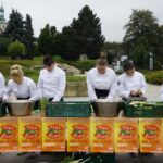 29.09.2021. Kielce. Plac Artystów. Gotowanie Kieleckiego Banku Żywności / Anna Kwapisz / Radio Kielce