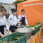 29.09.2021. Kielce. Plac Artystów. Gotowanie Kieleckiego Banku Żywności / Anna Kwapisz / Radio Kielce