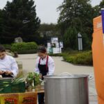 29.09.2021. Kielce. Plac Artystów. Gotowanie Kieleckiego Banku Żywności / Radio Kielce