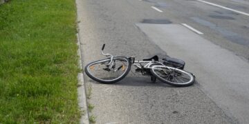 Rowerzysta poważnie ranny w wypadku