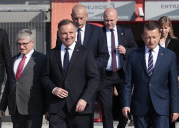 07.09.2021. Kielce. Targi Kielce. MSPO. Na zdjęciu prezydent Andrzej Duda (drugi z lewej) oraz minister obrony narodowej Mariusz Błaszczak (pierwszy z prawej) / Wiktor Taszłow / Radio Kielce