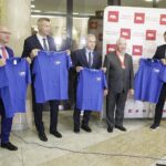 10.09.2020 Kielce. Politechnika Świętokrzyska. Inauguracja zawodów łazików marsjańskich - European Rover Challenge 2021. Na zdjęciu od lewej:  Jacek Sułek - dyrektor  Departamentu Inwestycji i Rozwoju urzędu marszałkowskiego w Kielcach, Bogdan Wenta - prezydent Kielc, Zbigniew Koruba - rektor PŚk, Krzysztof Lipiec - poseł Prawa i Sprawiedliwości i Łukasz Wilczyński - prezes Europejskiej Fundacji Kosmicznej / Jarosław Kubalski / Radio Kielce