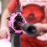 08.09.2021. Kielce. MSPO. Różowy karabinek Grot / Jarosław Kubalski / Radio Kielce