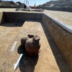 28.09.2021. Sadowie. Prace archeologiczne - cmentarzysko kultury amfor kulistych. Na zdjęciu: grób zwierzęcy z naczyniami / Wojciech Pasterkiewicz / Uniwersytet Rzeszowski