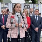 26.09.2021. Koprzywnica. Otwarcie wystawy „…ksiądz musi zaprzestać. Życie i działalność księdza Romana Kotlarza”. Na zdjęciu: Ilona Religa - kielecka delegatura IPN / Emilia Sitarska / Radio Kielce