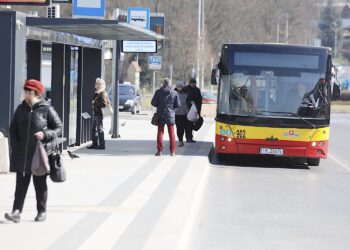 przystanek autobusowy, autobus MPK Kielce / Jarosław Kubalski / Radio Kielce