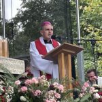 25.09.2021. Święty Krzyż. Zakończenie XXII Rajdu Pielgrzymkowego. Na zdjęciu biskup Krzysztof Nitkiewicz / Anna Głąb / Radio Kielce