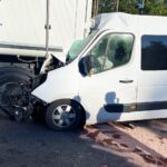 06.09.2021. Skarżysko-Kamienna. Wypadek z udziałem osobowego busa / Jarosław Kubalski / Radio Kielce