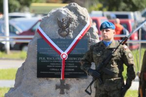 04.09.2021. Kielce. Piknik historyczny. Odsłonięcie tablicy poświęconej pamięci płk Wacława Wilniewczyca / Wiktor Taszlow / Radio Kielce