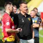 05.09.2021. Kielce. Mecz Banda Świrów - Kibice Korony. Na zdjęciu (z prawej): trener Leszek Ojrzyński / Wiktor Taszłow / Radio Kielce