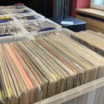 26.09.2021. Kielce. Giełda płyt winylowych, kompaktowych oraz kaset magnetofonowych / Iwona Murawska / Radio Kielce