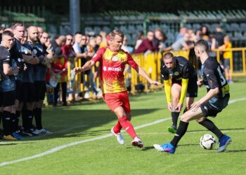 05.09.2021. Kielce. Mecz Banda Świrów - Kibice Korony. Na zdjęciu (z lewej): Paweł Sobolewski / Wiktor Taszłow / Radio Kielce