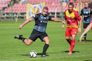 05.09.2021. Kielce. Mecz Banda Świrów - Kibice Korony. Na zdjęciu (z prawej): Vlastimir Jovanović / Wiktor Taszłow / Radio Kielce