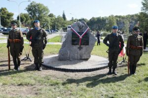 04.09.2021. Kielce. Piknik historyczny. Odsłonięcie tablicy poświęconej pamięci płk Wacława Wilniewczyca / Wiktor Taszlow / Radio Kielce