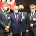 07.09.2021. Kielce. Otwarcie Międzynarodowego Salonu Przemysłu Obronnego. Na zdjęciu (od lewej): Jarosław Karyś - przewodniczący  kieleckiej rady miasta, Waldemar Andzel - poseł PIS, Andrzej Bętkowski - marszałek województwa i senator Krzysztof Słoń / Wiktor Taszłow / Radio Kielce