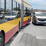 15.06.2021. Kielce. Zderzenie autobusu z autem osobowym na ulicy Żelaznej / Jarosław Kubalski / Radio Kielce
