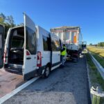 06.09.2021. Skarżysko-Kamienna. Wypadek z udziałem osobowego busa / Jarosław Kubalski / Radio Kielce