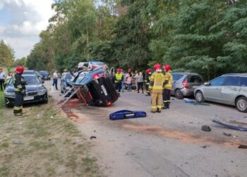 13.09.2021. Starachowice. Zderzenie sześciu samochodów / KPP Starachowice