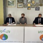 06.09.2021. Kielce. Zawarcie pożyczki pomiędzy WFOŚiGW w Kielcach a Miejską Energetyką Cieplną w Ostrowcu Świętokrzyskim. Na zdjęciu (od lewej): Dariusz Wojtas - prezes MEC w Ostrowcu Świętokrzyskim, Renata Mikołajczak - wiceprezes Miejskiej Energetyki Cieplnej w Ostrowcu Świętokrzyskim i Ryszard Gliwiński - prezes Wojewódzkiego Funduszu Ochrony Środowiska i Gospodarki Wodnej w Kielcach / Monika Miller / Radio Kielce