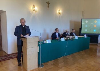 10.09.2021. Sandomierz. Ogólnopolska Konferencja Naukowa Kanonistów. Na zdjęciu (od lewej): ks. dr Zbigniew Jaworski - wiceoficjał Sądu Metropolitalnego w Szczecinie, ks. dr hab. Andrzej Pastwa, prof. dr hab. Stanisław Leszek Stadniczeńko - Akademia Ekonomiczno-Humanistyczna w Warszawie i ks. prof. dr hab. Zbigniew Janczewski - UKSW / Grażyna Szlęzak-Wójcik / Radio Kielce