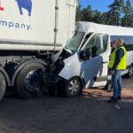 06.09.2021. Skarżysko-Kamienna. Wypadek z udziałem osobowego busa / Jarosław Kubalski / Radio Kielce