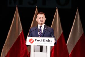 07.09.2021. Kielce. Otwarcie XXIX Międzynarodowego Salonu Przemysłu Obronnego. Na zdjęciu: Mariusz Błaszczak - minister obrony narodowej / Jarosław Kubalski / Radio Kielce