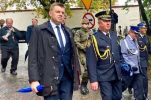 Na zdjęciu (pierwszy z lewej): Marcin Marzec - burmistrz Sandomierza, Jacek Kuliga - komendant Straży Miejskiej / Fot. Grażyna Szlęzak-Wójcik - Radio Kielce