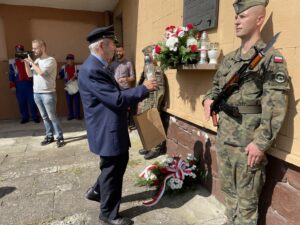 03.09.2021. Sandomierz. Uczczono pamięć mieszkańców, którzy zginęli podczas pierwszych nalotów. Na zdjęciu: Jan Puk - były kolejarz / Grażyna Szlęzak-Wójcik / Radio Kielce