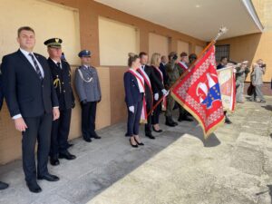 03.09.2021. Sandomierz. Uczczono pamięć mieszkańców, którzy zginęli podczas pierwszych nalotów. Na zdjęciu (od lewej): Marcin Marzec -burmistrz Sandomierza, Jacek Kuliga - komendant Straży Miejskiej / Grażyna Szlęzak-Wójcik / Radio Kielce