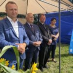 06.09.2021. Czyżów Szlachecki. Dożynki parafialne. Na zdjęciu (od lewej): Paweł Niedźwiedź - wicestarosta sandomierski, Marcin Piwnik - starosta sandomierski, Tomasz Huk - przewodniczący Rady Powiatu Sandomierskiego, Waldemar Maruszczak - kierownik biura powiatowego Agencji Restrukturyzacji i Modernizacji Rolnictwa w Sandomierzu, Edyta Rębiś - przewodniczący Rady Miasta i Gminy Zawichost / Grażyna Szlęzak-Wójcik / Radio Kielce