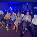 05.09.2021. Sandomierz. Akademia Krzemienia Pasiastego. Na zdjęciu (od prawej): Mateusz Paciura - prezes Sandomierskiego Stowarzyszenia Winiarzy, Marcin Marzec - burmistrz Sandomierza, aktorka Agnieszka Kawiorska z osobą towarzyszącą. Z mikrofonem  Cezary Łutowicz. / Grażyna Szlęzak-Wójcik / Radio Kielce