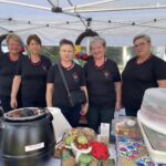 11.09.2021. Wiązownica Kolonia w gminie Staszów. Festiwal Organizacji Pozarządowych. Na zdjęciu: Koło Gospodyń Wiejskich z Wiązownicy Małej (od lewej): Bożena Niezgoda,  Danuta Wieczorek, Monika Koziarz, Anna Karasińska, Agnieszka Paprocka. / Grażyna Szlęzak-Wójcik / Radio Kielce