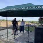 11.09.2021. Wiązownica Kolonia w gminie Staszów. Festiwal Organizacji Pozarządowych. Na zdjęciu (od lewej): Jacek Piwowarski - sołtys Wiązownicy Kolonii, prezes Stowarzyszenia Dolina Kacanki, z córką Blanką, Leszek Kopeć - burmistrz Staszowa / Grażyna Szlęzak-Wójcik / Radio Kielce