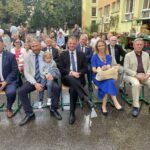 12.09.2021. Sandomierz. I Mokoszyńskie Święto Plonów. Na zdjęciu (od lewej): poseł PiS Marek Kwitek - członek sejmowej komisji rolnictwa, Krzysztof Kandefer - radny powiatowy z dzieckiem, Waldemar Maruszczak - kierownik biura powiatowego Agencji Restrukturyzacji  i Modernizacji Rolnictwa w Sandomierzu, Katarzyna Słonika - Krajowy Ośrodek Wsparcia Rolnictwa w Kielcach, Andrzej Bolewski - radny Sandomierza / Grażyna Szlęzak-Wójcik / Radio Kielce