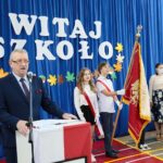 01.09.2021. Kielce. Rozpoczęcie roku szkolnego. Na zdjęciu (z lewej): Stanisław Janusiński – dyrektor Szkoły Podstawowej nr 13 im. Władysława Jagiełły w Kielcach / Wiktor Taszłow / Radio Kielce