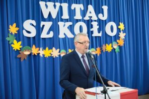 01.09.2021. Kielce. Rozpoczęcie roku szkolnego. Na zdjęciu: Stanisław Janusiński – dyrektor Szkoły Podstawowej nr 13 im. Władysława Jagiełły w Kielcach / Wiktor Taszłow / Radio Kielce