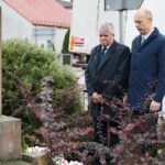 01.09.2021. Samsonów. Powiatowe obchody 82. rocznicy wybuchu II wojny światowej. Na zdjęciu (od lewej): Mieczysław Gębski - wiceprzewodniczący Sejmiku Województwa Świętokrzyskiego, Wojciech Ślefarski - wójt Zagnańska / Wiktor Taszłow / Radio Kielce