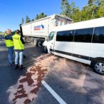 06.09.2021. Skarżysko-Kamienna. Wypadek z udziałem osobowego busa / Jarosław Kubalski / Radio Kielce
