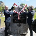04.09.2021. Kielce. Piknik historyczny. Odsłonięcie tablicy poświęconej pamięci płk Wacława Wilniewczyca. Na zdjęciu (od lewej): Piotr Wawrzyk - wiceminister spraw zagranicznych i senator Krzysztof Słoń / Wiktor Taszlow / Radio Kielce