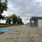 20.09.2021. Iwaniska. Nowy parkingu przy cmentarzu / Emilia Sitarska / Radio Kielce