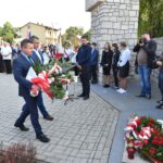 07.09.2021. Kazanów. Obchody 82. rocznicy wybuchu II wojny światowej. Na zdjęciu (od lewej): Jarosław Staciwa - członek zarządu powiatu koneckiego, Wojciech Owczarek - radny powiatu koneckiego / Magdalena Galas-Klusek / Radio Kielce