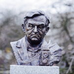 05.01.2017 Kielce. Popiersie fotografika Pawła Pierścińskiego  w Alei Sław XX Wieku na skwerze Szarych Szeregów / Jarosław Kubalski / Radio Kielce