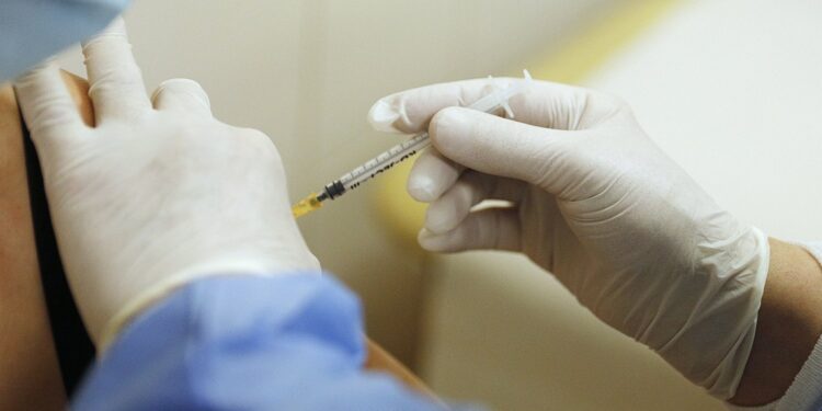 Zachorowań sporo, a szczepionek wciąż brakuje